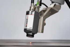 Scout 300 laserscanner monterad på robotarm under lasersvetsning